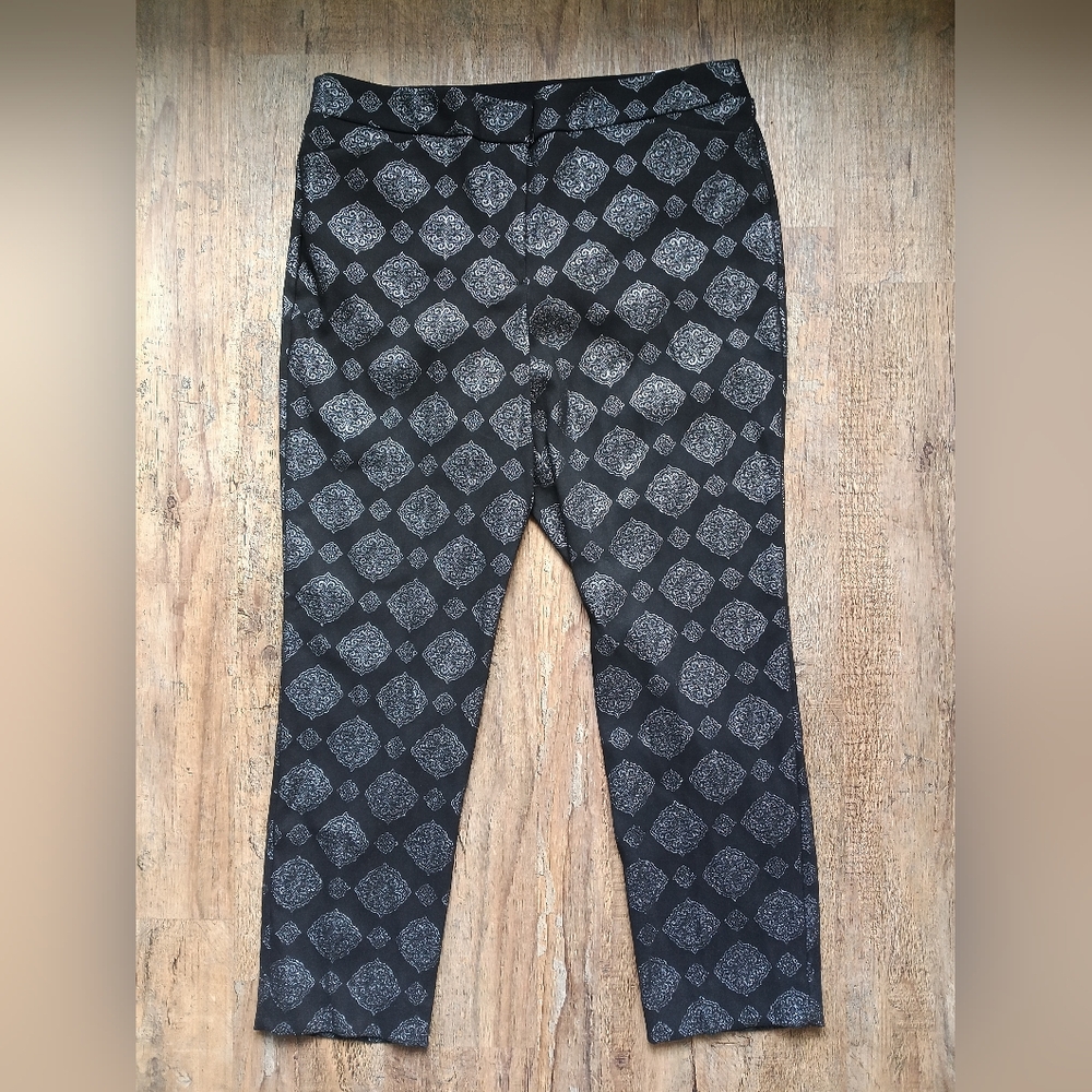 Liz Claiborne Black & Silver Patterned Slim Leg Ankle Pants Size 12
